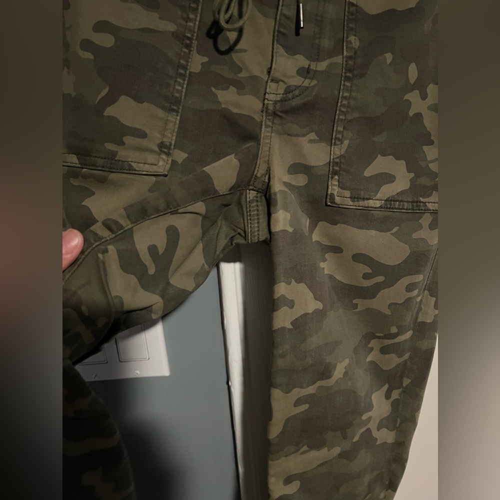 American Eagle Outfitters Camo Joggers- Like New - Picture 6 of 9